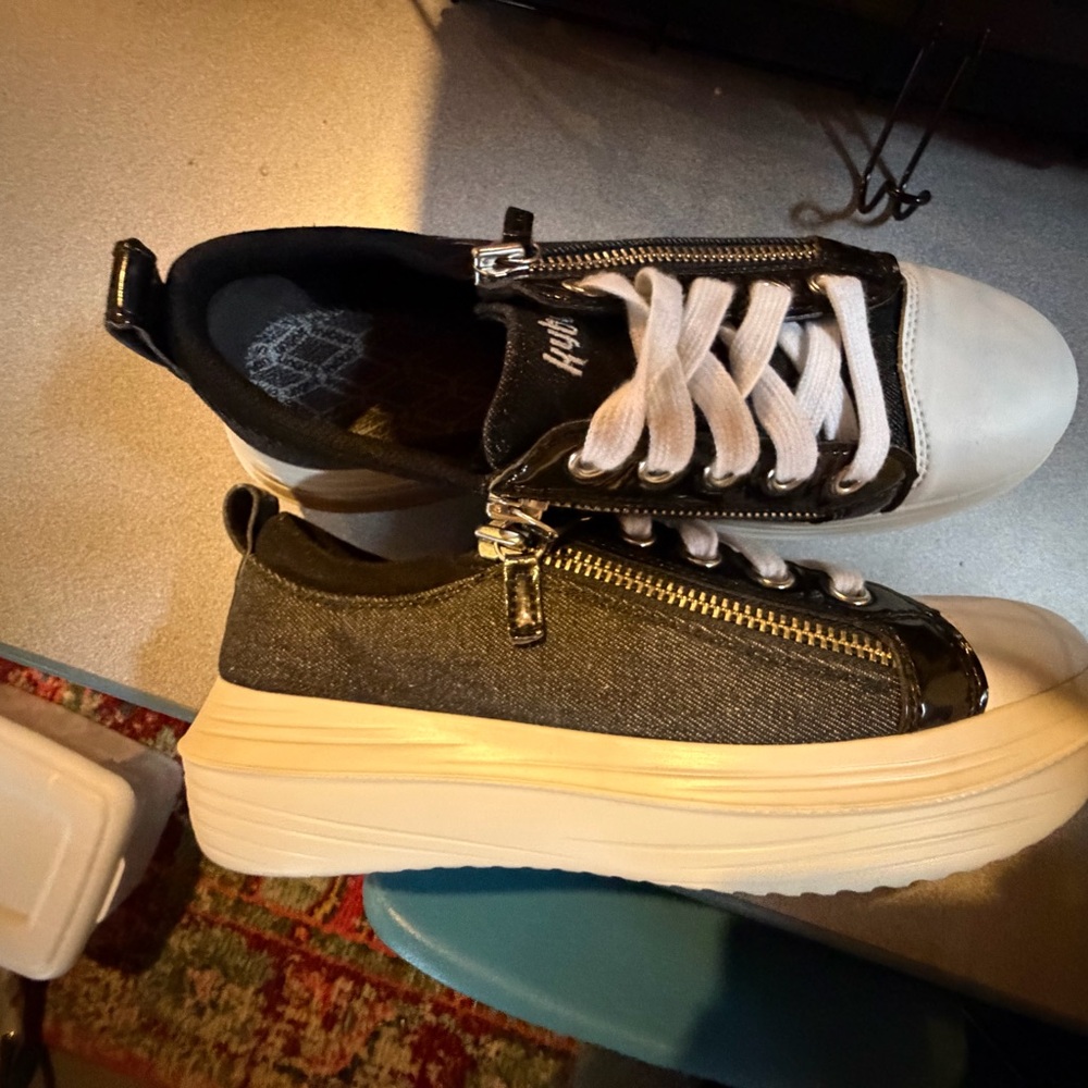 Hybun bran Stylish Black and White Sneakers with Zipper